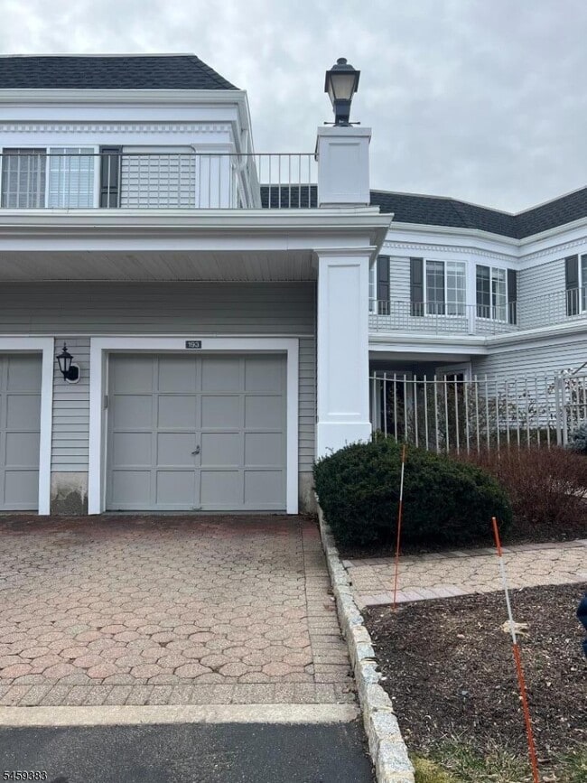 Building Photo - 193 Riveredge Dr