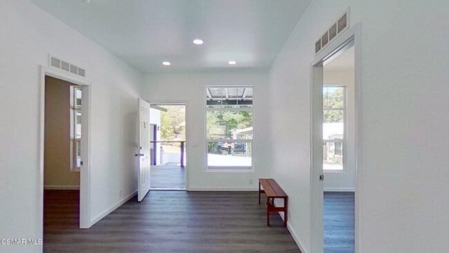 Building Photo - 152 Kings Pl