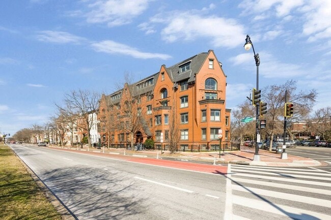 Building Photo - 1020 Pennsylvania Ave. SE
