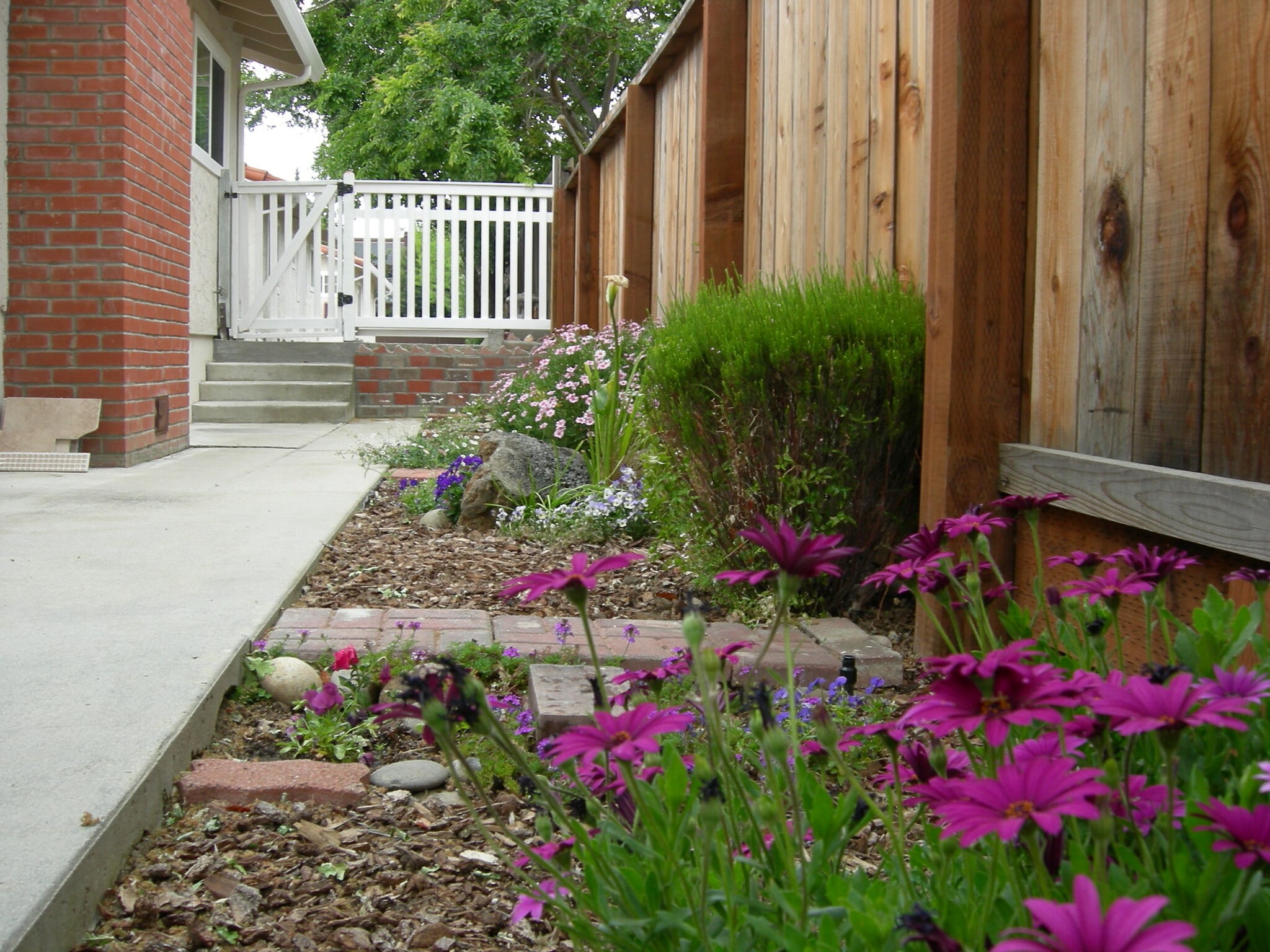 Building Photo - 1284 Poplar Ave