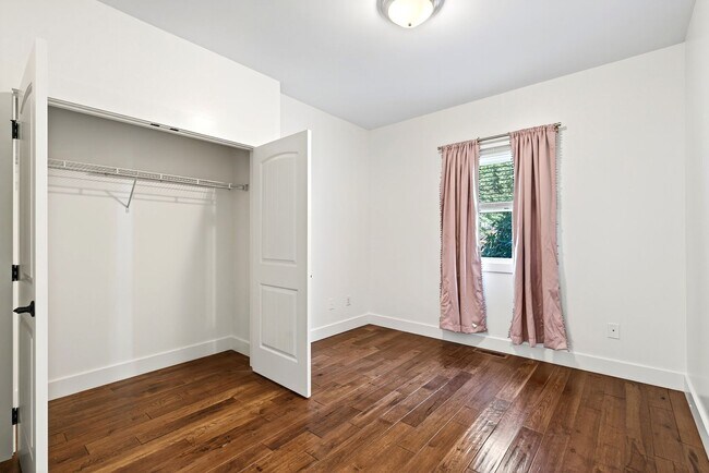 Building Photo - Asheville Rental-Beverly Hills Area