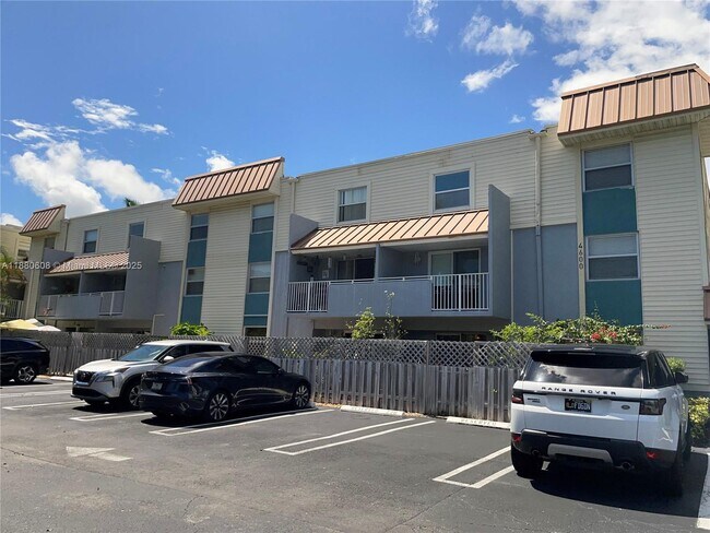 Building Photo - 4600 SW 67th Ave