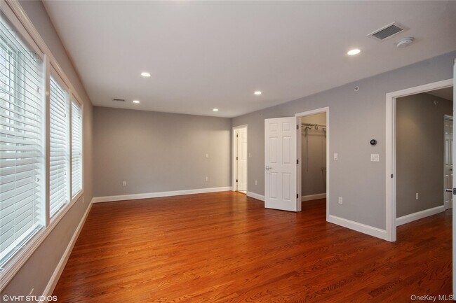 Building Photo - 275 Croton Dam Rd