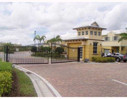 Building Photo - 1221 Lucaya Dr