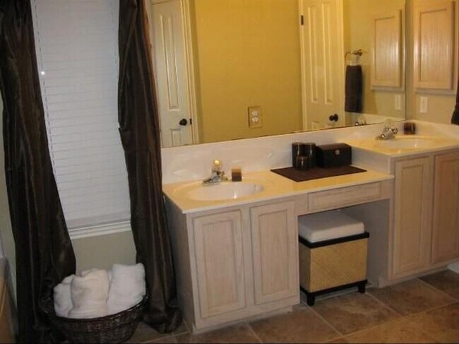 Building Photo - 406 Settlers Valley Dr