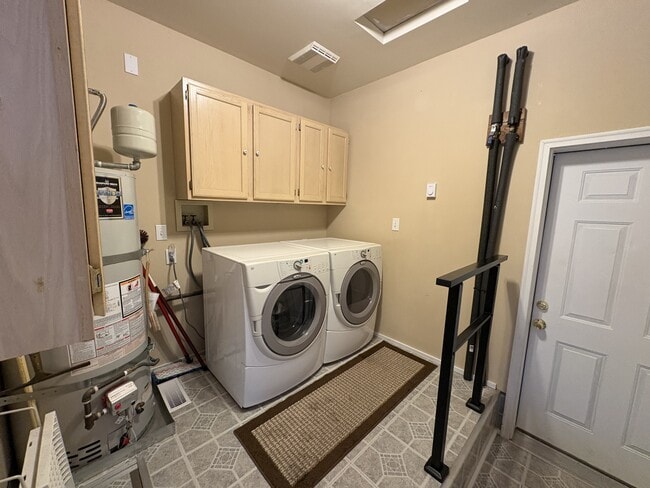 Building Photo - 141 E Fairfield Ct