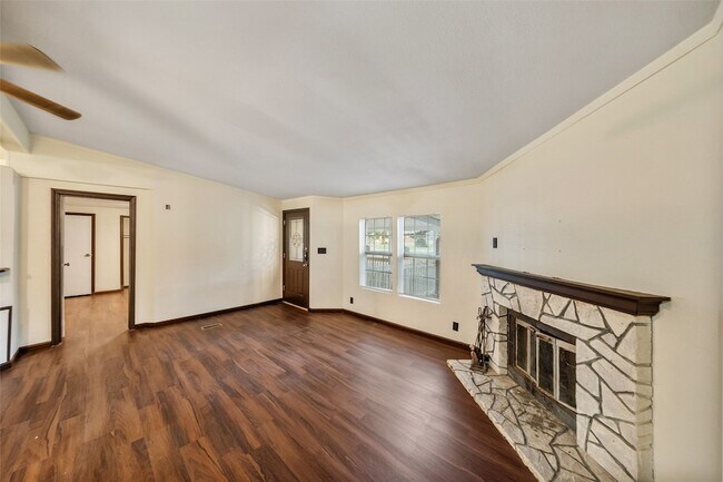 Building Photo - 110 Charlies Ln