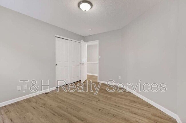 Building Photo - 156 Haugh St