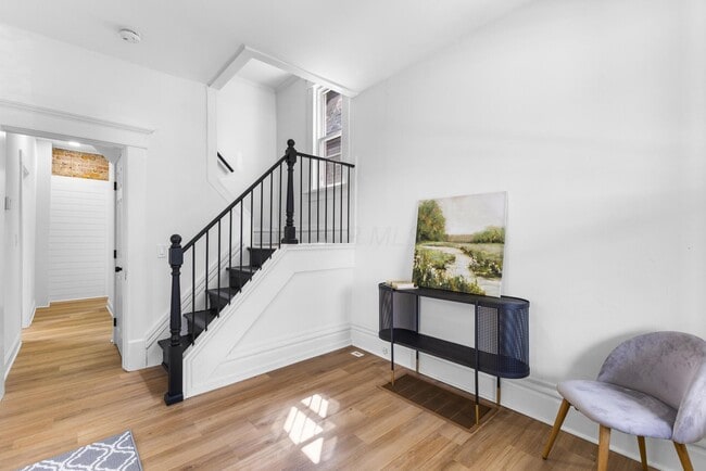 Building Photo - 1399 E Long St