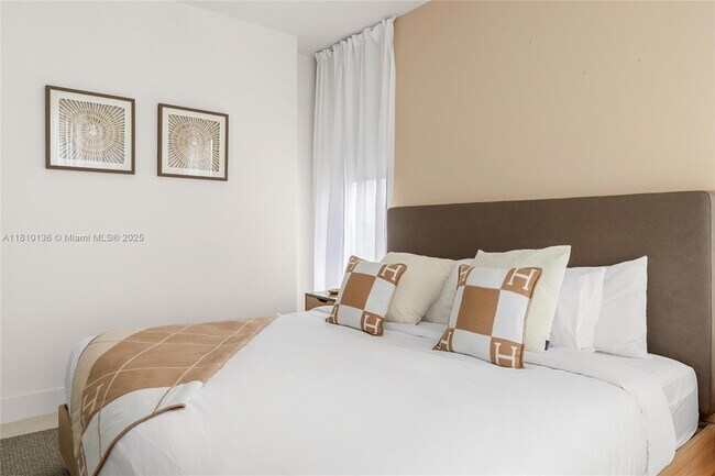 Building Photo - 159 NE 6th St