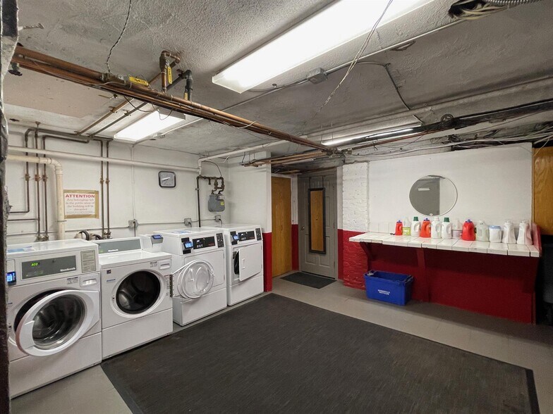 Building Photo - 325 Harvard St