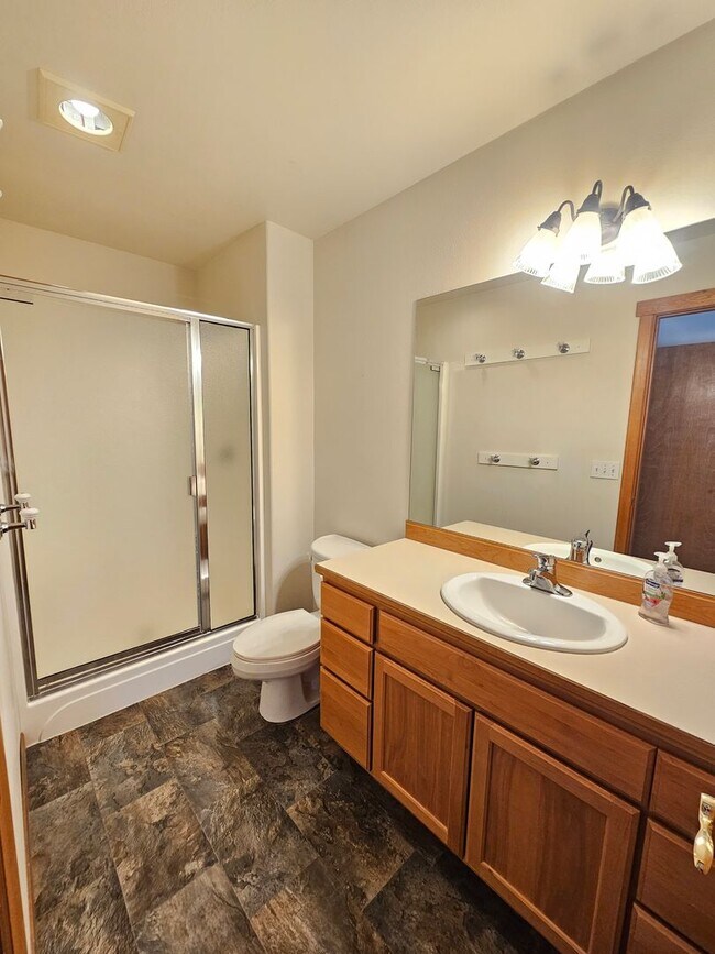 Building Photo - Lakefront Condo in Gated Community