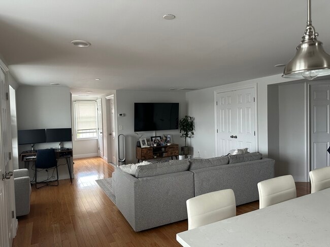 Building Photo - 11 Mill Rd