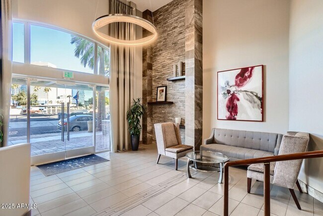 Building Photo - 17 W Vernon Ave