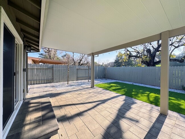 Building Photo - 2125 Athene Dr