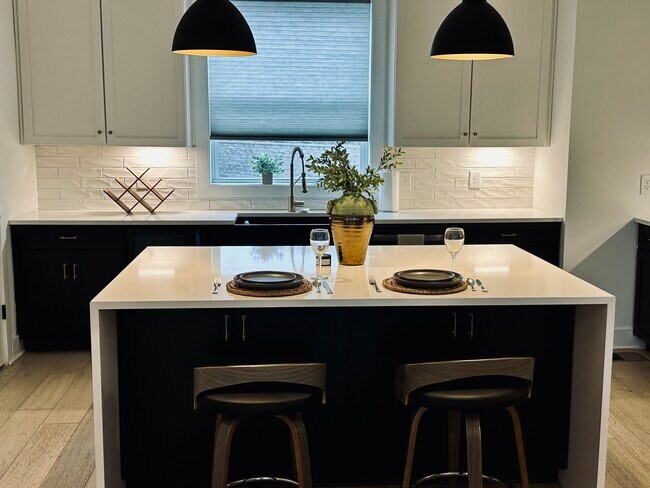 Building Photo - 704 Inspiration Blvd