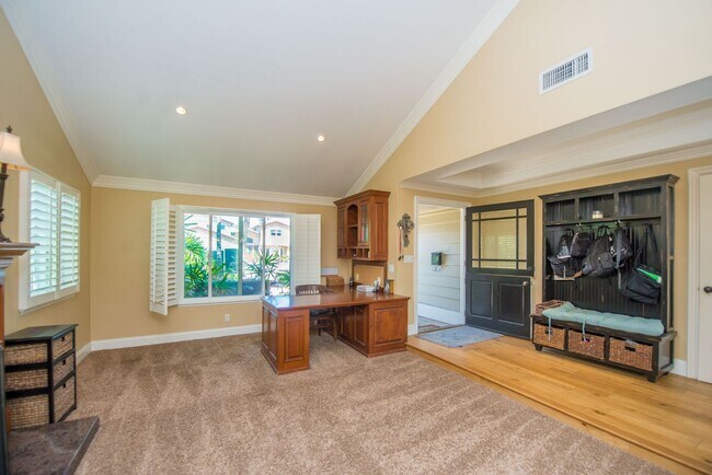 Building Photo - Welcome to Paradice - SHOWINGS START AUGUST 1
