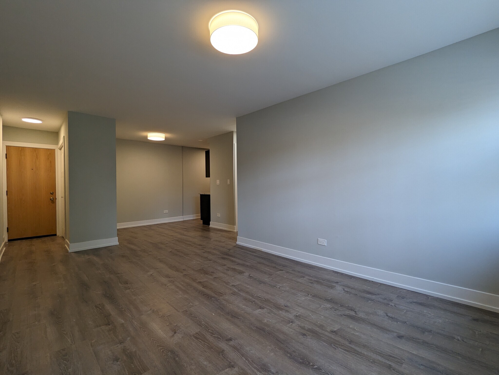 Building Photo - 456 W Barry Ave