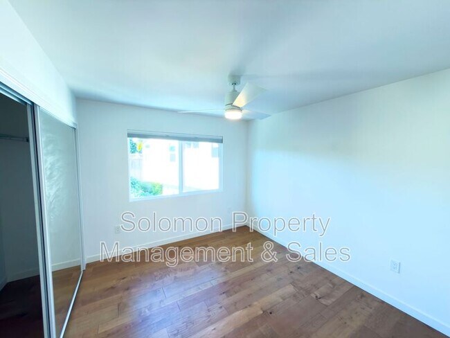 Building Photo - 3302 Avenida De Loyola