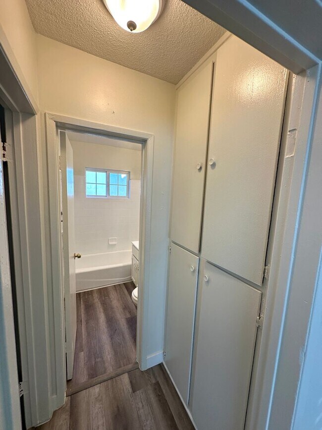 Building Photo - Cute 1bd/1ba move in ready in NoHo