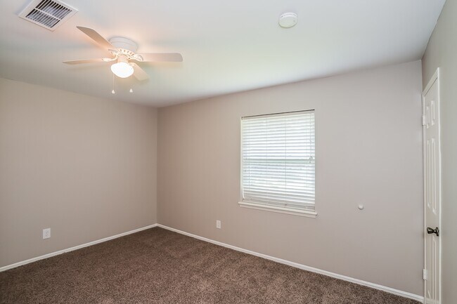 Building Photo - 7902 Beaufort Dr
