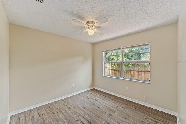 Building Photo - 9616 N Oklawaha Ave