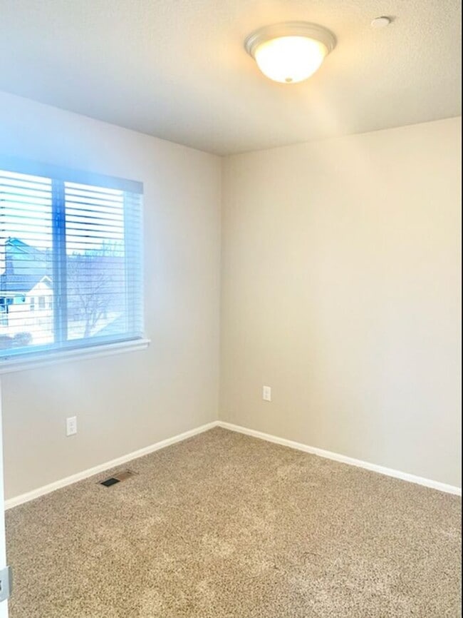 Building Photo - 3 Bed, 2.5 Bath Townhome in West Greeley. ...