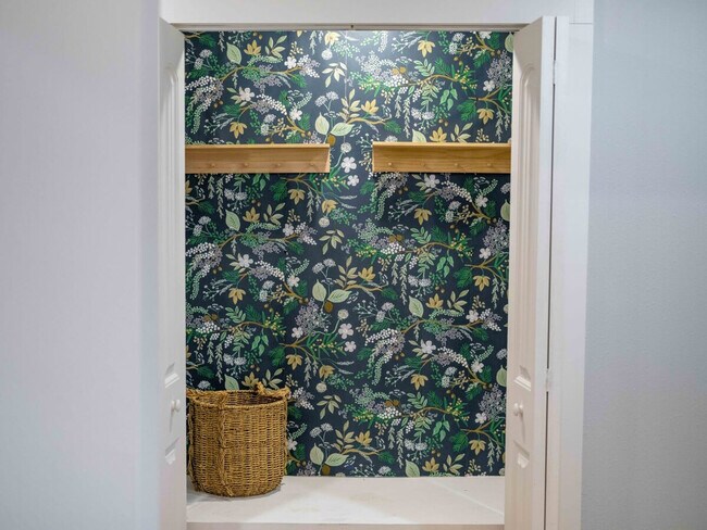 Building Photo - 201 N Dogwood St