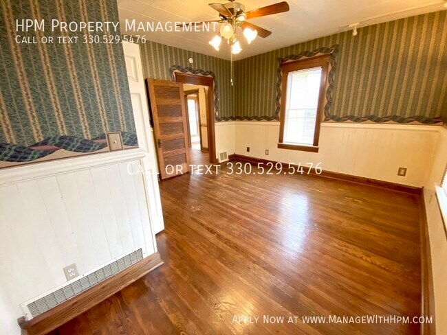 Building Photo - 837 Parkview St NE