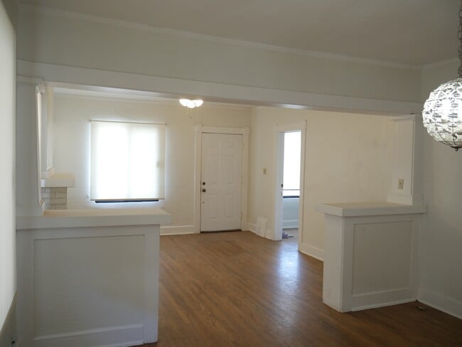 Building Photo - 1703 E Rio Grande Ave