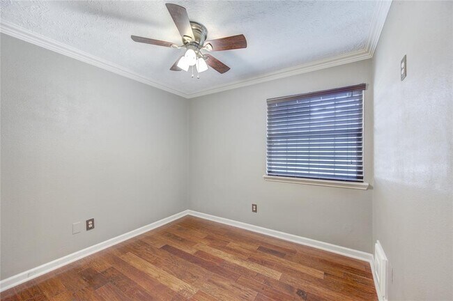Building Photo - 4705 Dogwood Dr