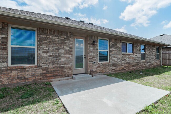 Building Photo - 4701 Apatite Bluff Dr