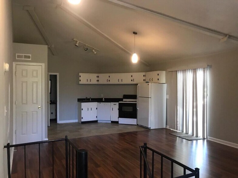 Building Photo - 735 Germantown Cir