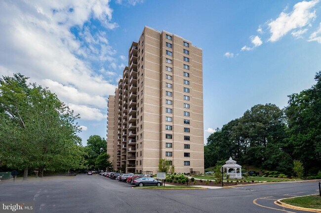 Building Photo - 307 Yoakum Pkwy