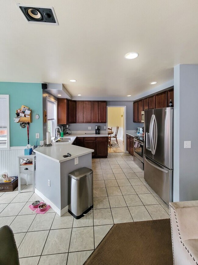 Building Photo - Beautiful N Bennett Street Home