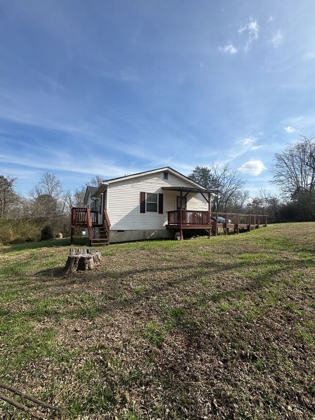 Building Photo - Peaceful 3 Bedroom 1 Bathroom House! Hixson, TN!