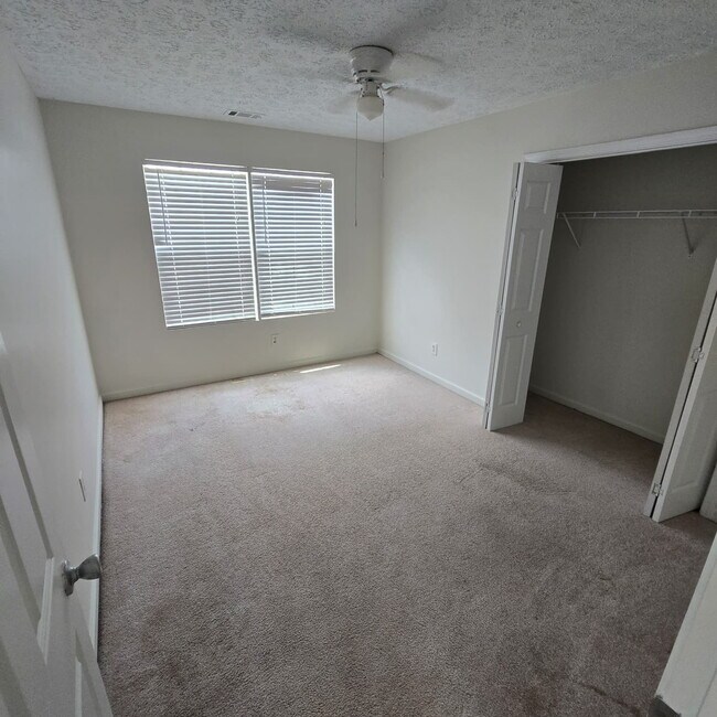 Building Photo - "Charming 3-Bed Retreat with 2.5 Baths on Cimmaron Court, Hampton!"