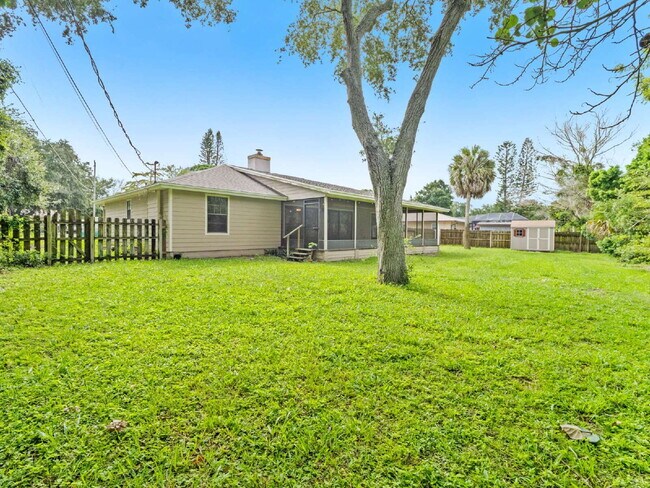 Building Photo - South Tropical Trail