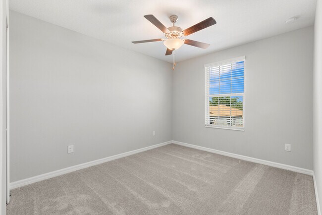 Building Photo - LIKE NEW Home For Rent in Belmont!