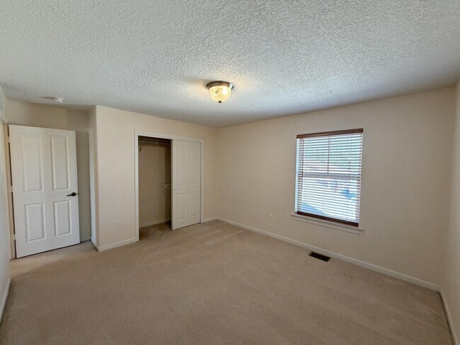 Building Photo - 6216 Calle Vizcaya NW