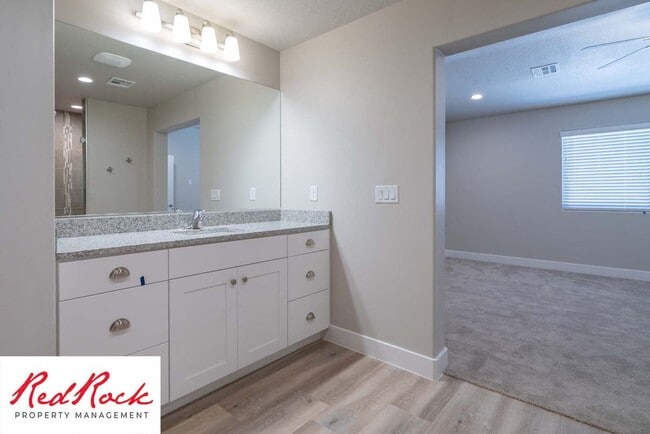 Building Photo - Modern 4-Bed Townhome in Hurricane Heights