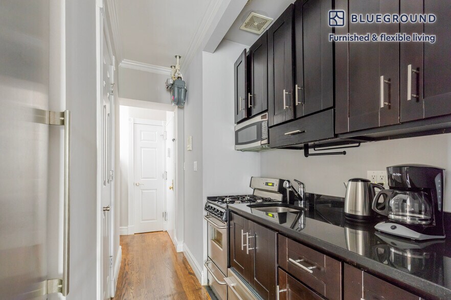 Building Photo - 250 Mott St