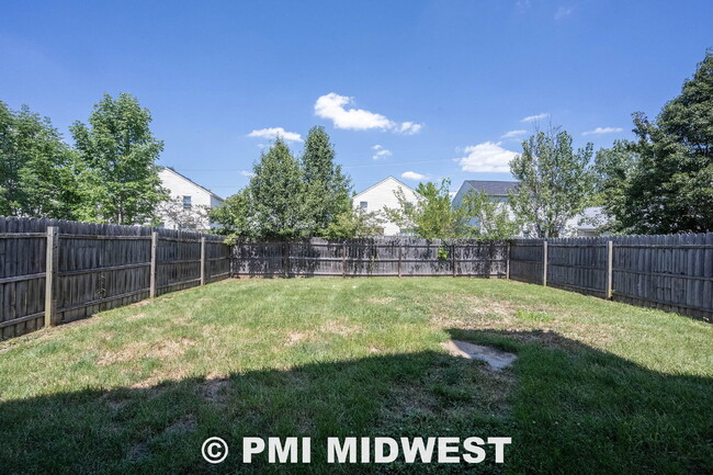 Building Photo - Great 3 Bedroom 2.5 Bathroom Home on the upper east side of Indy!