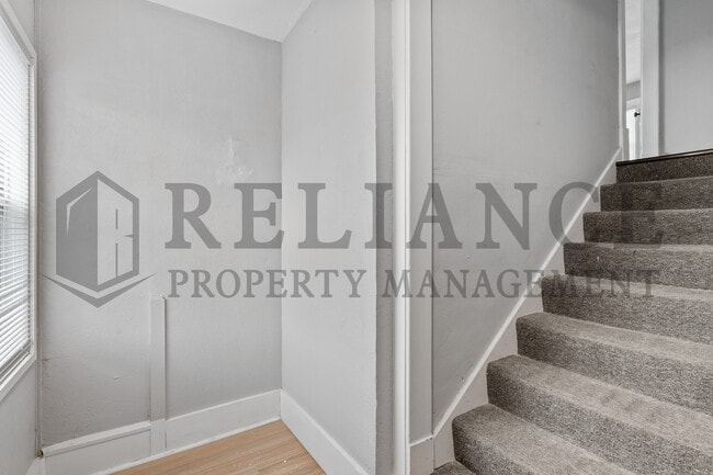 Building Photo - 3321 E Victor St