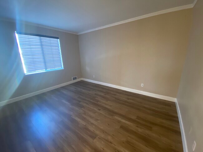 Building Photo - 250 Santa Fe Terrace
