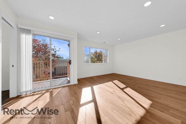 Building Photo - 734 Chestnut St