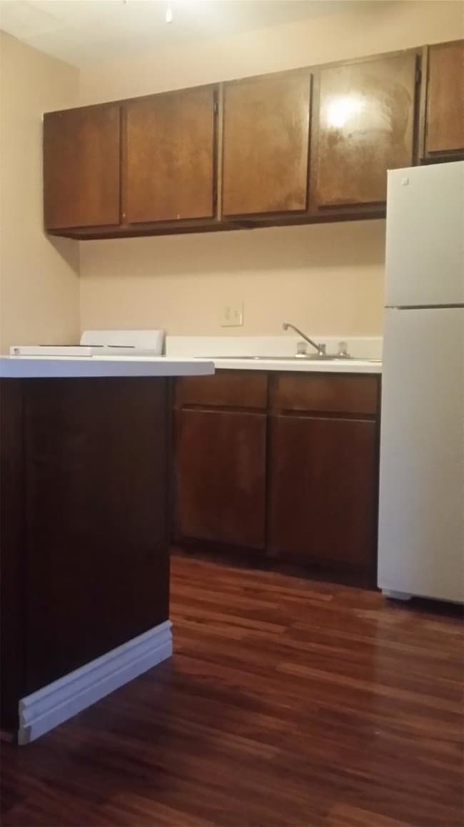 Kitchen - 815 S Emporia St