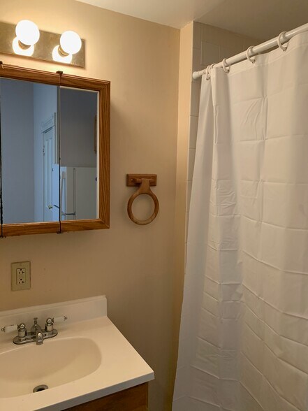 Building Photo - 2210 Victor St