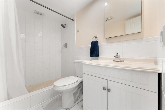 Building Photo - 2650 S Course Dr