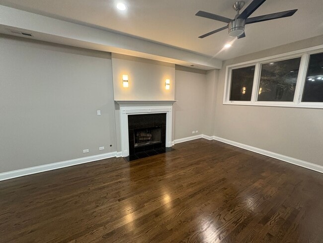 Building Photo - Spacious 2BD/2BA w/ High Ceilings + Modern...